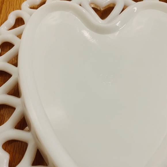 SOLD❤️Vintage 60s Westmoreland Milk Glass Heart - Picture 6 of 8